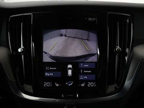 Volvo V60 2.0 T8 Recharge AWD R-Design | Trekhaak | Stoelverwarming | Camera | Harman/Kardon | Adaptive cruise | Memory | Carplay | Navigatie | 19'' lichtmetalen velgen