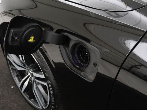 Volvo V60 2.0 T8 Recharge AWD R-Design | Trekhaak | Stoelverwarming | Camera | Harman/Kardon | Adaptive cruise | Memory | Carplay | Navigatie | 19'' lichtmetalen velgen