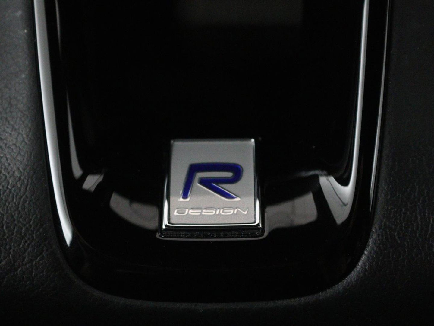 Volvo V60 2.0 T8 Recharge AWD R-Design | Trekhaak | Stoelverwarming | Camera | Harman/Kardon | Adaptive cruise | Memory | Carplay | Navigatie | 19'' lichtmetalen velgen