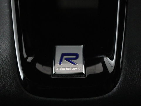 Volvo V60 2.0 T8 Recharge AWD R-Design | Trekhaak | Stoelverwarming | Camera | Harman/Kardon | Adaptive cruise | Memory | Carplay | Navigatie | 19'' lichtmetalen velgen