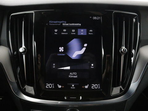 Volvo V60 2.0 T8 Recharge AWD R-Design | Trekhaak | Stoelverwarming | Camera | Harman/Kardon | Adaptive cruise | Memory | Carplay | Navigatie | 19'' lichtmetalen velgen