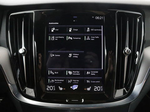 Volvo V60 2.0 T8 Recharge AWD R-Design | Trekhaak | Stoelverwarming | Camera | Harman/Kardon | Adaptive cruise | Memory | Carplay | Navigatie | 19'' lichtmetalen velgen