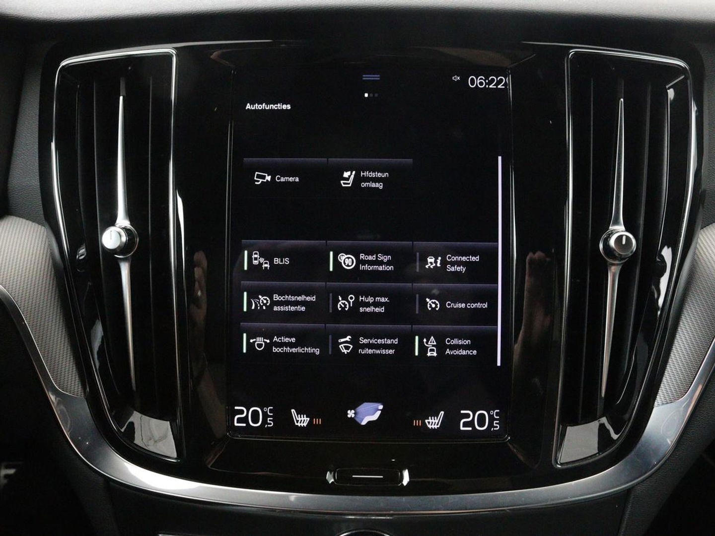 Volvo V60 2.0 T8 Recharge AWD R-Design | Trekhaak | Stoelverwarming | Camera | Harman/Kardon | Adaptive cruise | Memory | Carplay | Navigatie | 19'' lichtmetalen velgen