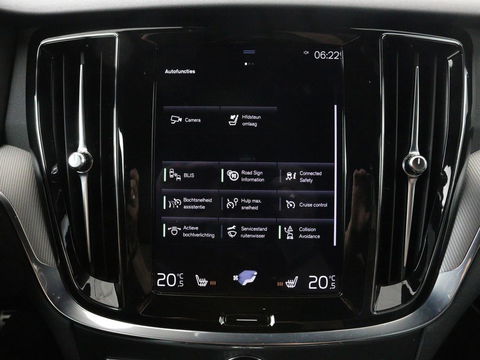 Volvo V60 2.0 T8 Recharge AWD R-Design | Trekhaak | Stoelverwarming | Camera | Harman/Kardon | Adaptive cruise | Memory | Carplay | Navigatie | 19'' lichtmetalen velgen