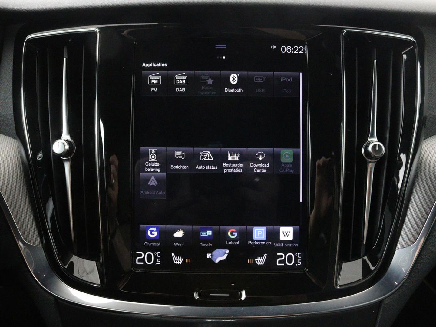 Volvo V60 2.0 T8 Recharge AWD R-Design | Trekhaak | Stoelverwarming | Camera | Harman/Kardon | Adaptive cruise | Memory | Carplay | Navigatie | 19'' lichtmetalen velgen
