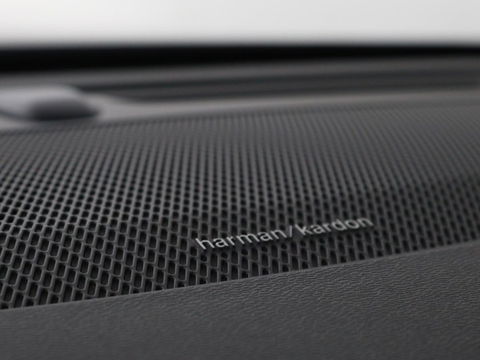 Volvo V60 2.0 T8 Recharge AWD R-Design | Trekhaak | Stoelverwarming | Camera | Harman/Kardon | Adaptive cruise | Memory | Carplay | Navigatie | 19'' lichtmetalen velgen