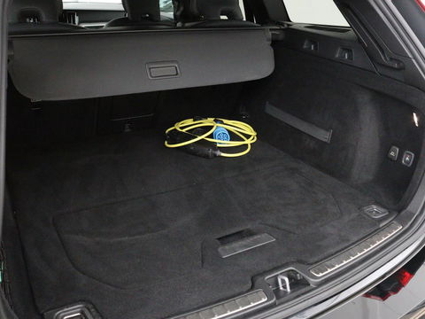 Volvo V60 2.0 T8 Recharge AWD R-Design | Trekhaak | Stoelverwarming | Camera | Harman/Kardon | Adaptive cruise | Memory | Carplay | Navigatie | 19'' lichtmetalen velgen