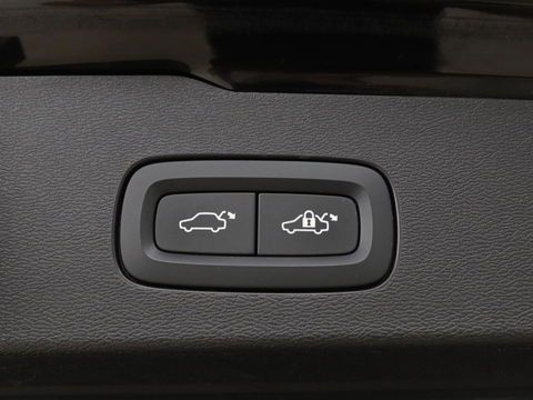 Volvo V60 2.0 T8 Recharge AWD R-Design | Trekhaak | Stoelverwarming | Camera | Harman/Kardon | Adaptive cruise | Memory | Carplay | Navigatie | 19'' lichtmetalen velgen