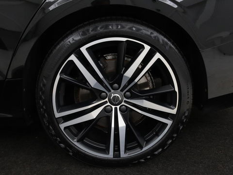 Volvo V60 2.0 T8 Recharge AWD R-Design | Trekhaak | Stoelverwarming | Camera | Harman/Kardon | Adaptive cruise | Memory | Carplay | Navigatie | 19'' lichtmetalen velgen