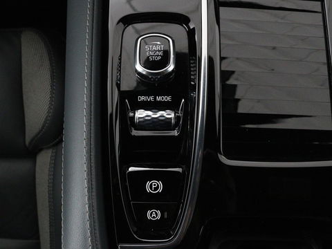Volvo V60 2.0 T8 Recharge AWD R-Design | Trekhaak | Stoelverwarming | Camera | Harman/Kardon | Adaptive cruise | Memory | Carplay | Navigatie | 19'' lichtmetalen velgen