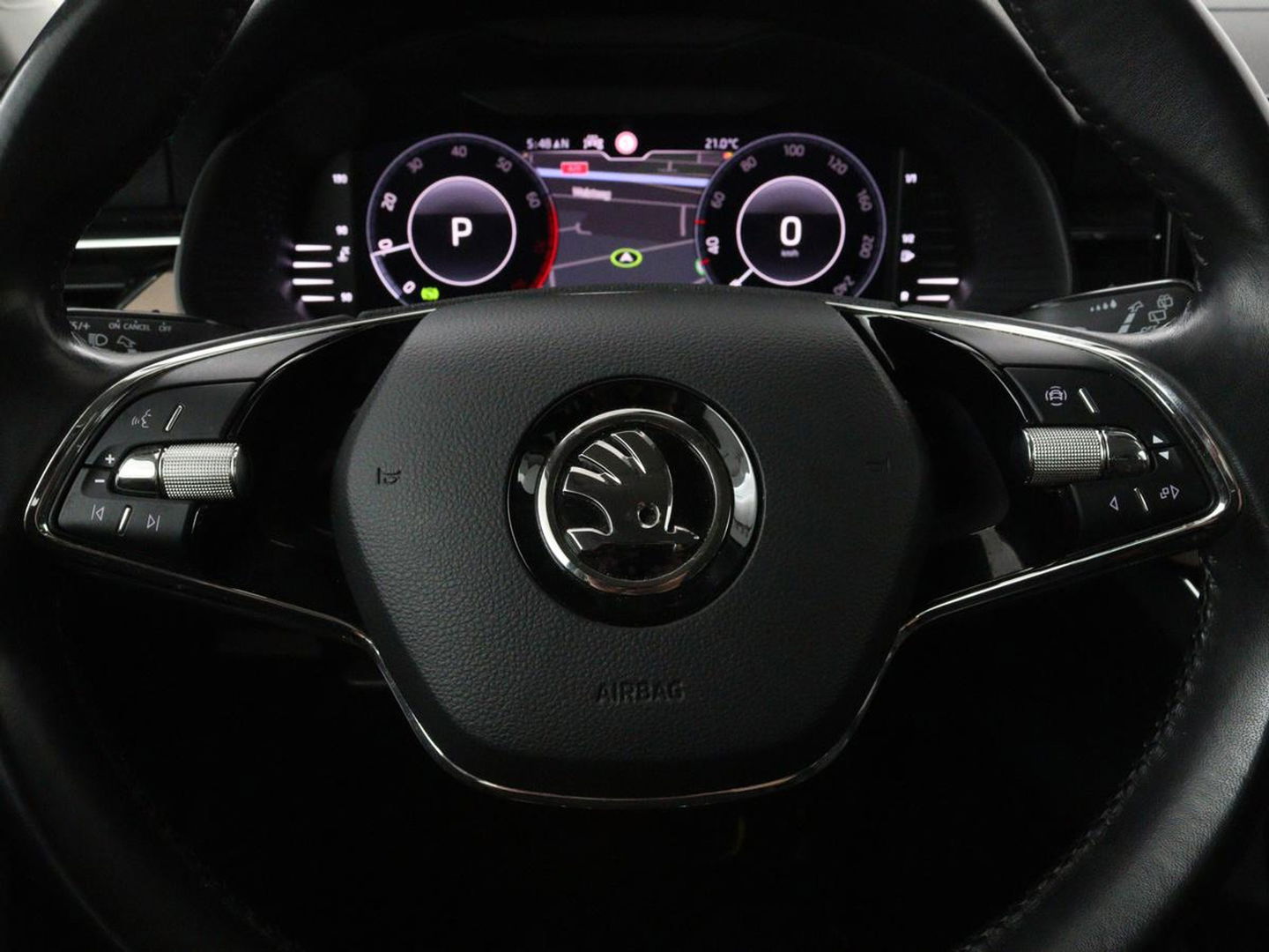 Škoda Kamiq 1.5 TSI Business Edtion | Stoelverwarming | Camera | Trekhaak | Carplay | Keyless | Full LED | Virtual Cockpit | Navigatie | Climate control | Parkeerhulp | Cruise control