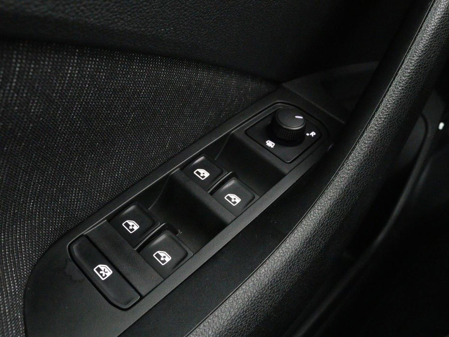 Škoda Kamiq 1.5 TSI Business Edtion | Stoelverwarming | Camera | Trekhaak | Carplay | Keyless | Full LED | Virtual Cockpit | Navigatie | Climate control | Parkeerhulp | Cruise control