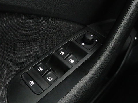 Škoda Kamiq 1.5 TSI Business Edtion | Stoelverwarming | Camera | Trekhaak | Carplay | Keyless | Full LED | Virtual Cockpit | Navigatie | Climate control | Parkeerhulp | Cruise control