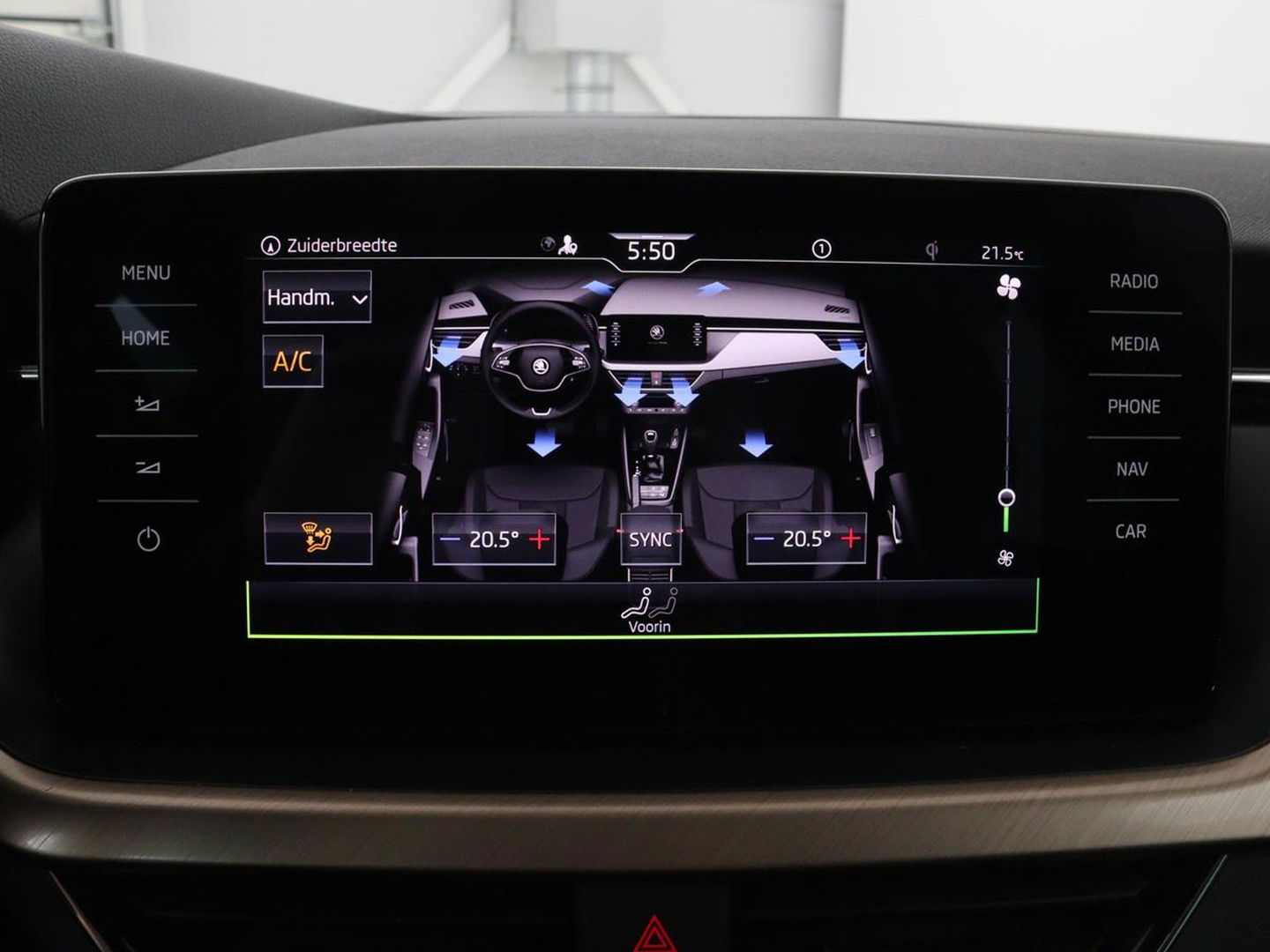 Škoda Kamiq 1.5 TSI Business Edtion | Stoelverwarming | Camera | Trekhaak | Carplay | Keyless | Full LED | Virtual Cockpit | Navigatie | Climate control | Parkeerhulp | Cruise control