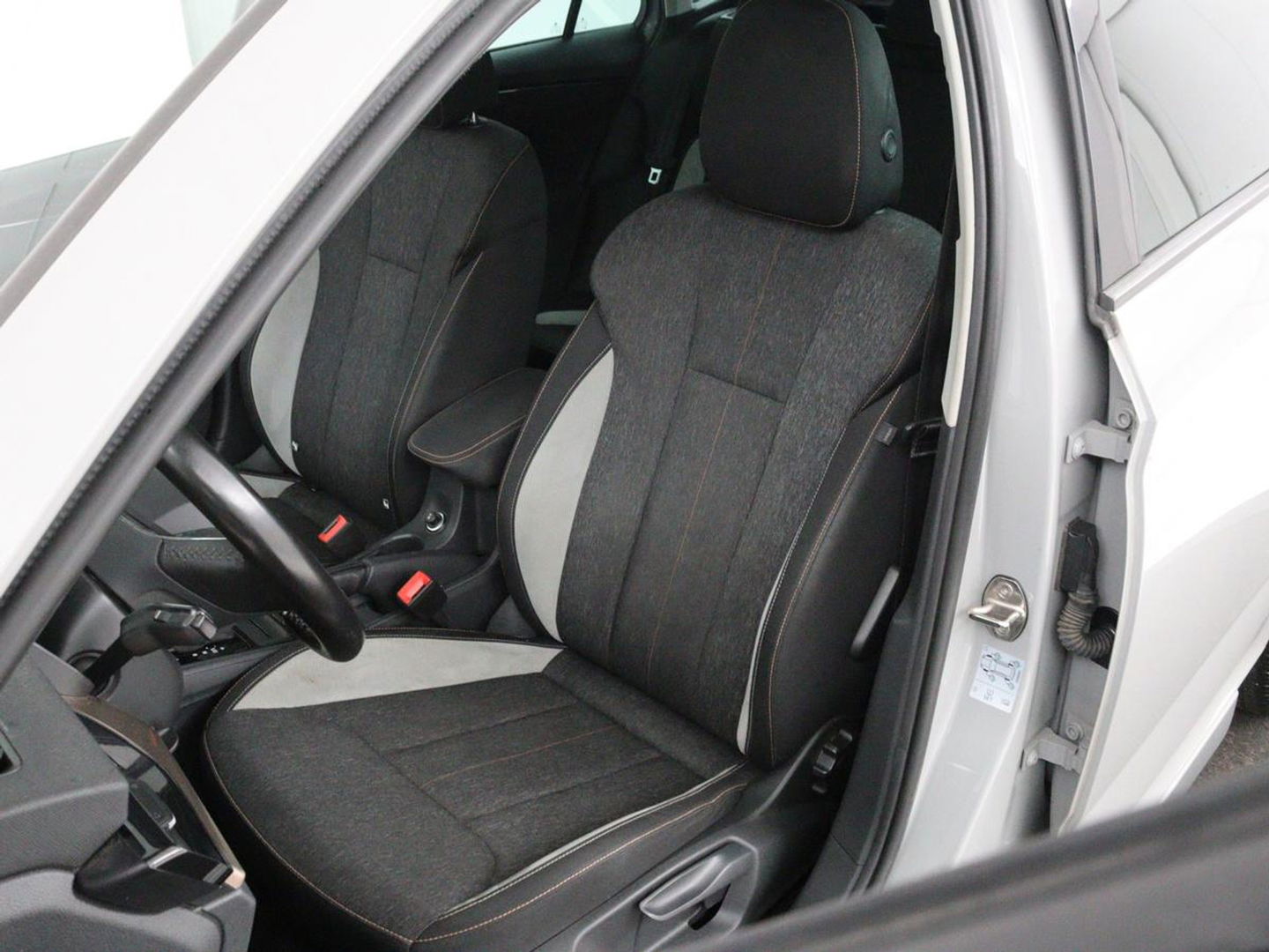 Škoda Kamiq 1.5 TSI Business Edtion | Stoelverwarming | Camera | Trekhaak | Carplay | Keyless | Full LED | Virtual Cockpit | Navigatie | Climate control | Parkeerhulp | Cruise control