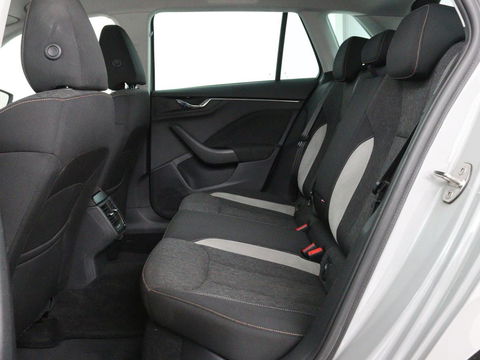 Škoda Kamiq 1.5 TSI Business Edtion | Stoelverwarming | Camera | Trekhaak | Carplay | Keyless | Full LED | Virtual Cockpit | Navigatie | Climate control | Parkeerhulp | Cruise control