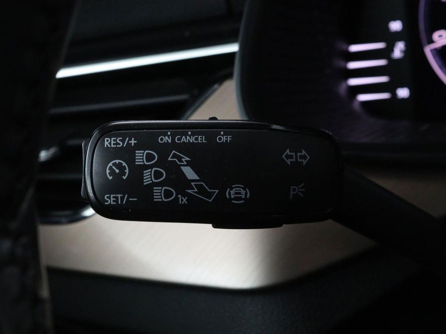 Škoda Kamiq 1.5 TSI Business Edtion | Stoelverwarming | Camera | Trekhaak | Carplay | Keyless | Full LED | Virtual Cockpit | Navigatie | Climate control | Parkeerhulp | Cruise control