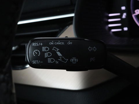 Škoda Kamiq 1.5 TSI Business Edtion | Stoelverwarming | Camera | Trekhaak | Carplay | Keyless | Full LED | Virtual Cockpit | Navigatie | Climate control | Parkeerhulp | Cruise control