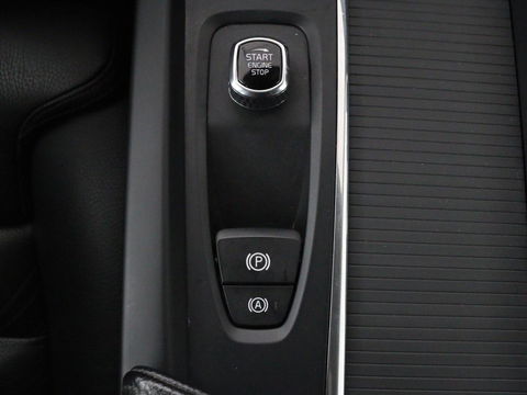 Volvo V60 2.0 D4 Momentum | 1e eigenaar | Panoramadak | Leder | Trekhaak | Stoelverwarming | Carplay | Navigatie | Full LED