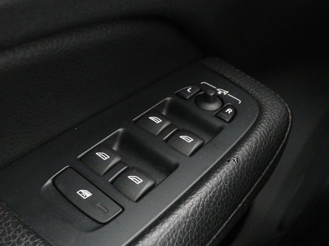 Volvo V60 2.0 D4 Momentum | 1e eigenaar | Panoramadak | Leder | Trekhaak | Stoelverwarming | Carplay | Navigatie | Full LED