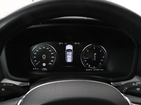 Volvo V60 2.0 D4 Momentum | 1e eigenaar | Panoramadak | Leder | Trekhaak | Stoelverwarming | Carplay | Navigatie | Full LED