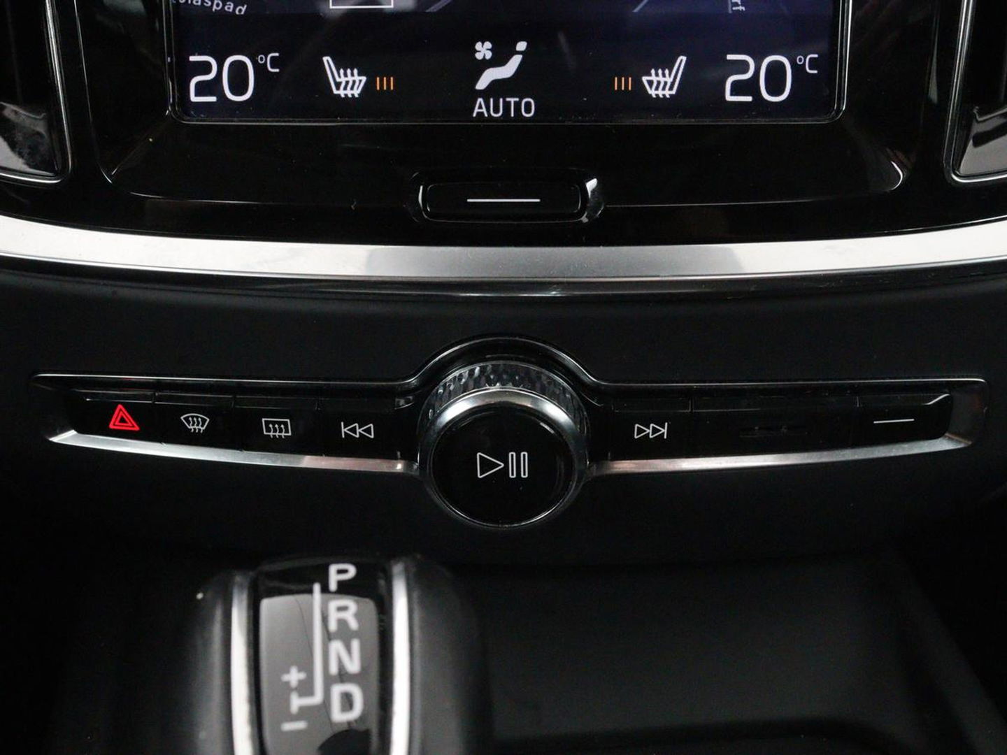 Volvo V60 2.0 D4 Momentum | 1e eigenaar | Panoramadak | Leder | Trekhaak | Stoelverwarming | Carplay | Navigatie | Full LED