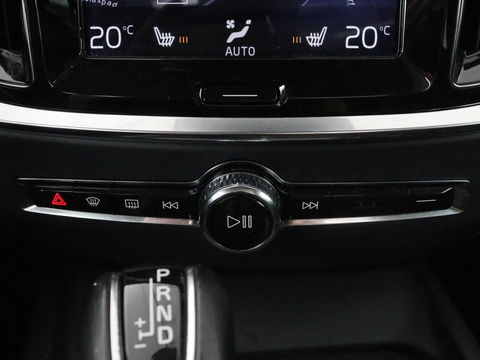 Volvo V60 2.0 D4 Momentum | 1e eigenaar | Panoramadak | Leder | Trekhaak | Stoelverwarming | Carplay | Navigatie | Full LED
