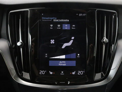 Volvo V60 2.0 D4 Momentum | 1e eigenaar | Panoramadak | Leder | Trekhaak | Stoelverwarming | Carplay | Navigatie | Full LED
