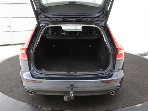 Volvo V60 2.0 D4 Momentum | 1e eigenaar | Panoramadak | Leder | Trekhaak | Stoelverwarming | Carplay | Navigatie | Full LED