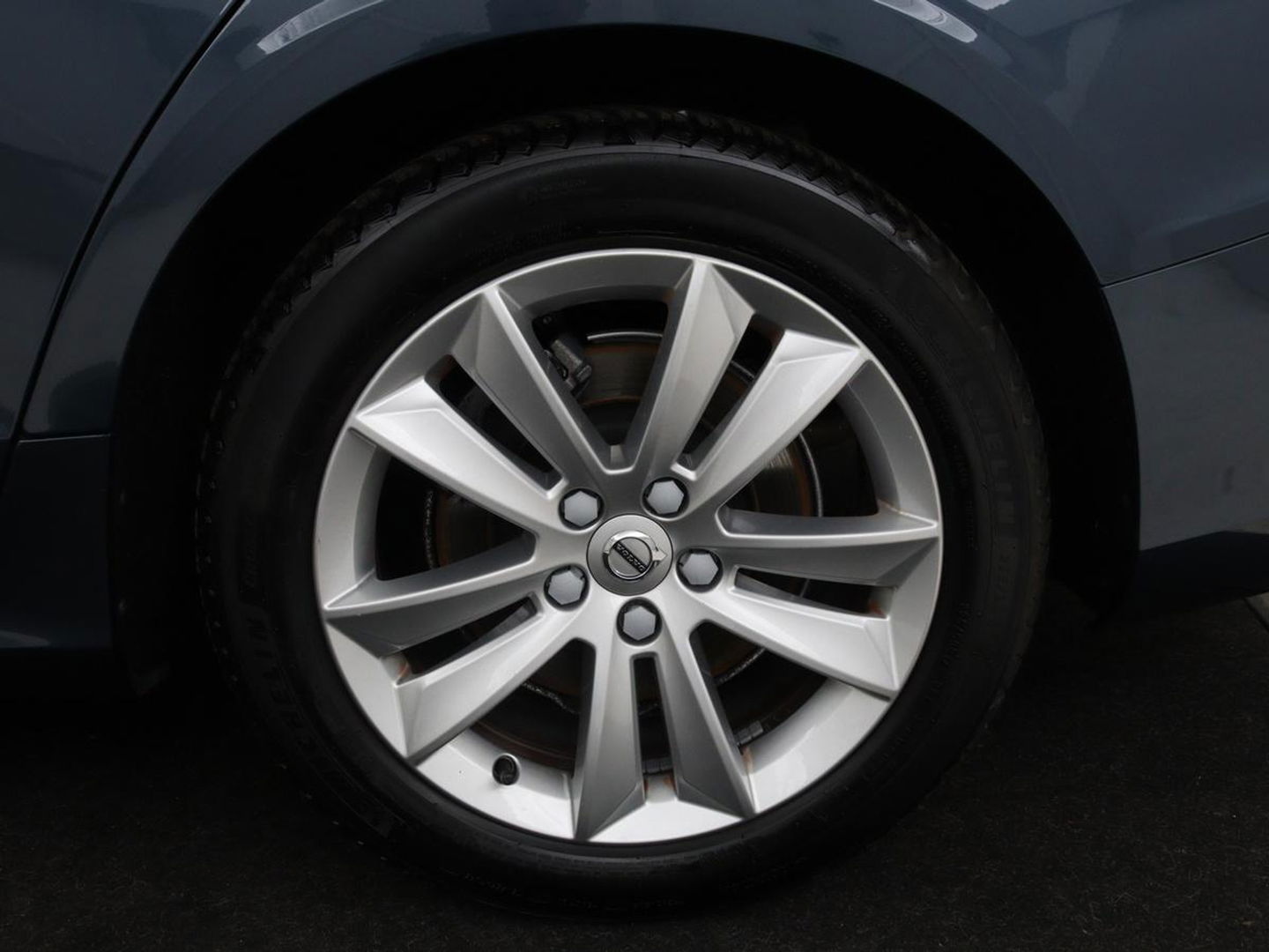 Volvo V60 2.0 D4 Momentum | 1e eigenaar | Panoramadak | Leder | Trekhaak | Stoelverwarming | Carplay | Navigatie | Full LED