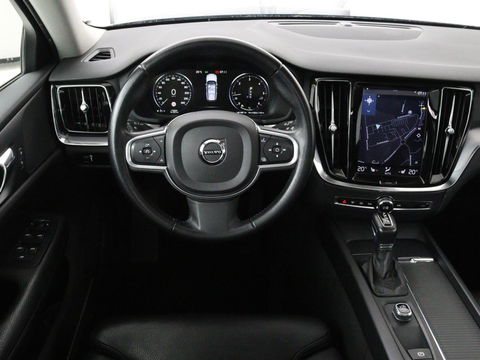Volvo V60 2.0 D4 Momentum | 1e eigenaar | Panoramadak | Leder | Trekhaak | Stoelverwarming | Carplay | Navigatie | Full LED