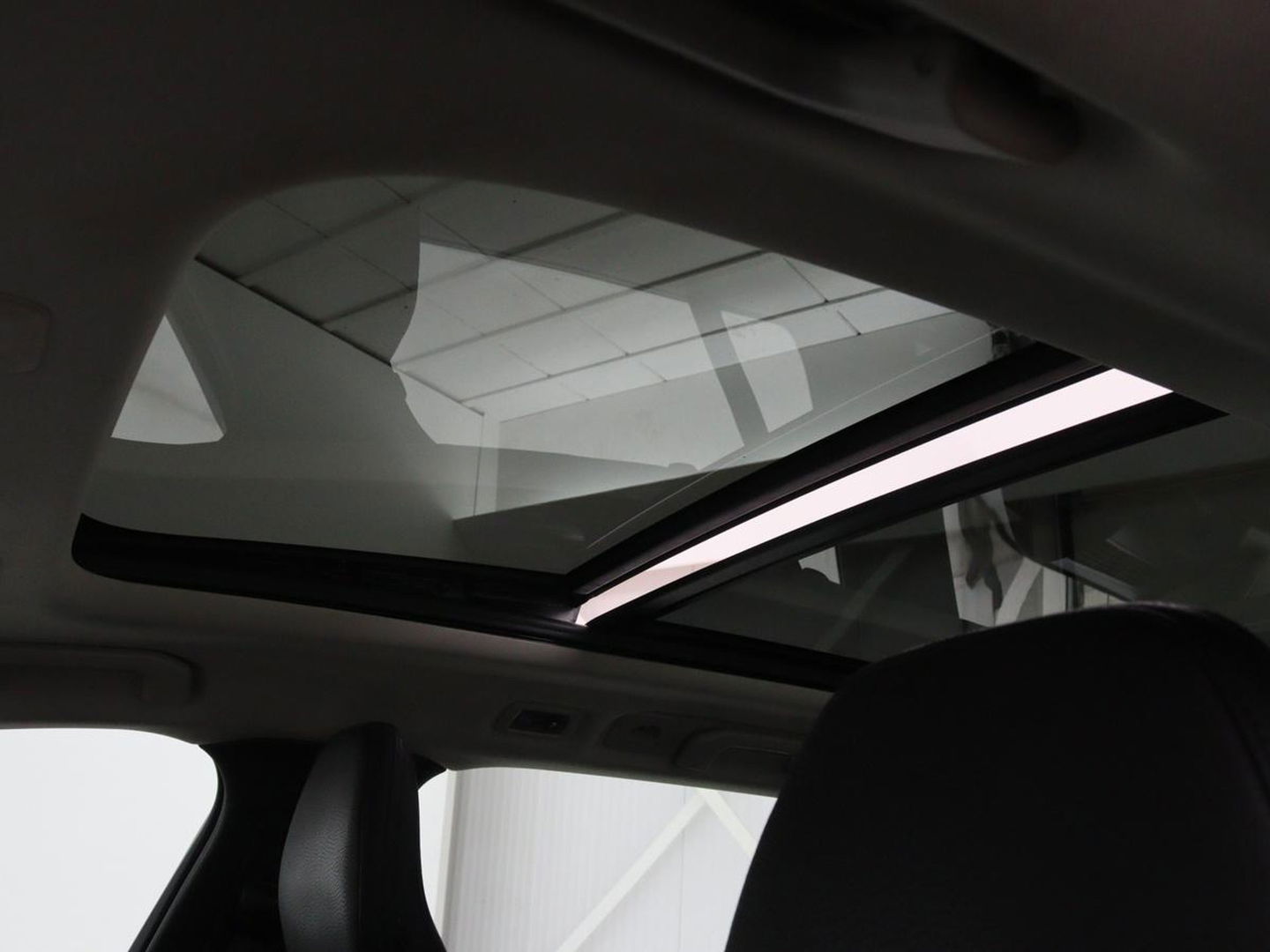 Volvo V60 2.0 D4 Momentum | 1e eigenaar | Panoramadak | Leder | Trekhaak | Stoelverwarming | Carplay | Navigatie | Full LED