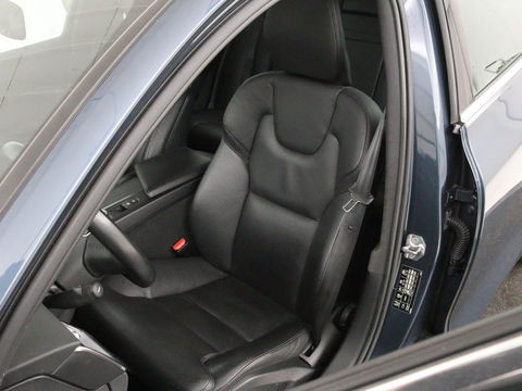 Volvo V60 2.0 D4 Momentum | 1e eigenaar | Panoramadak | Leder | Trekhaak | Stoelverwarming | Carplay | Navigatie | Full LED