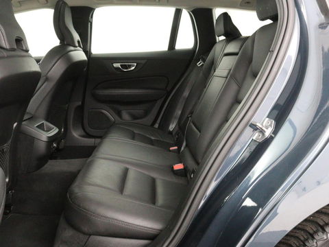 Volvo V60 2.0 D4 Momentum | 1e eigenaar | Panoramadak | Leder | Trekhaak | Stoelverwarming | Carplay | Navigatie | Full LED