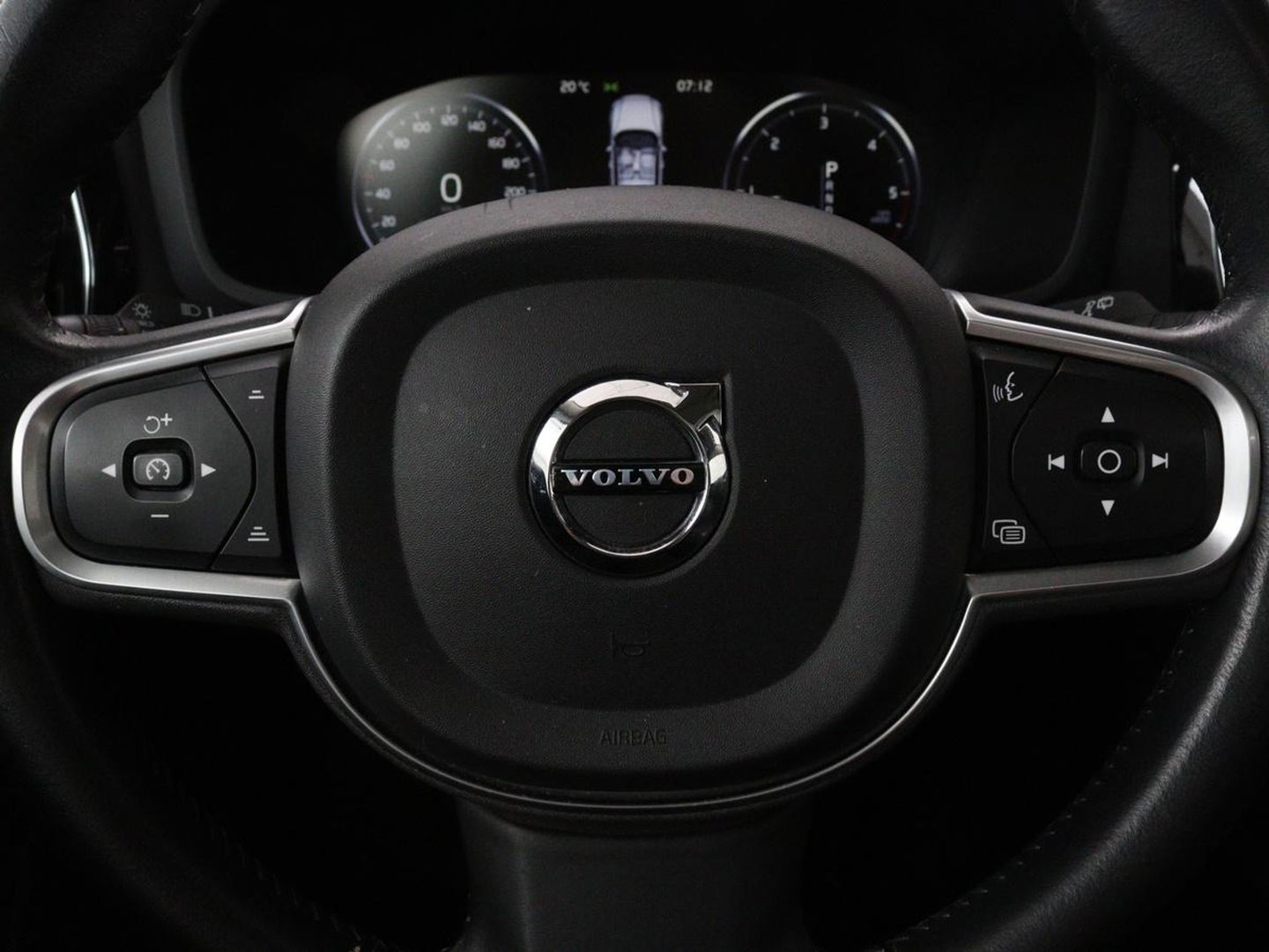 Volvo V60 2.0 D4 Momentum | 1e eigenaar | Panoramadak | Leder | Trekhaak | Stoelverwarming | Carplay | Navigatie | Full LED