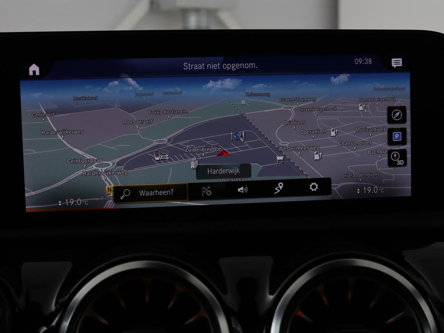 Mercedes-Benz A-Klasse 200 Business Solution AMG | Panoramadak | Stoelverwarming | Trekhaak | Matrix LED | Memory | Carplay | Keyless | Camera | Sfeerverlichting | Leder/Alcantara | Park Assist