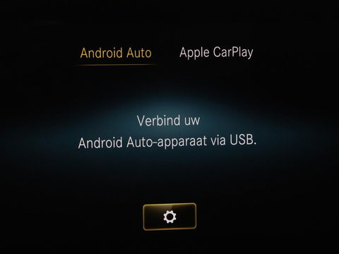 Mercedes-Benz A-Klasse 200 Business Solution AMG | Panoramadak | Stoelverwarming | Trekhaak | Matrix LED | Memory | Carplay | Keyless | Camera | Sfeerverlichting | Leder/Alcantara | Park Assist