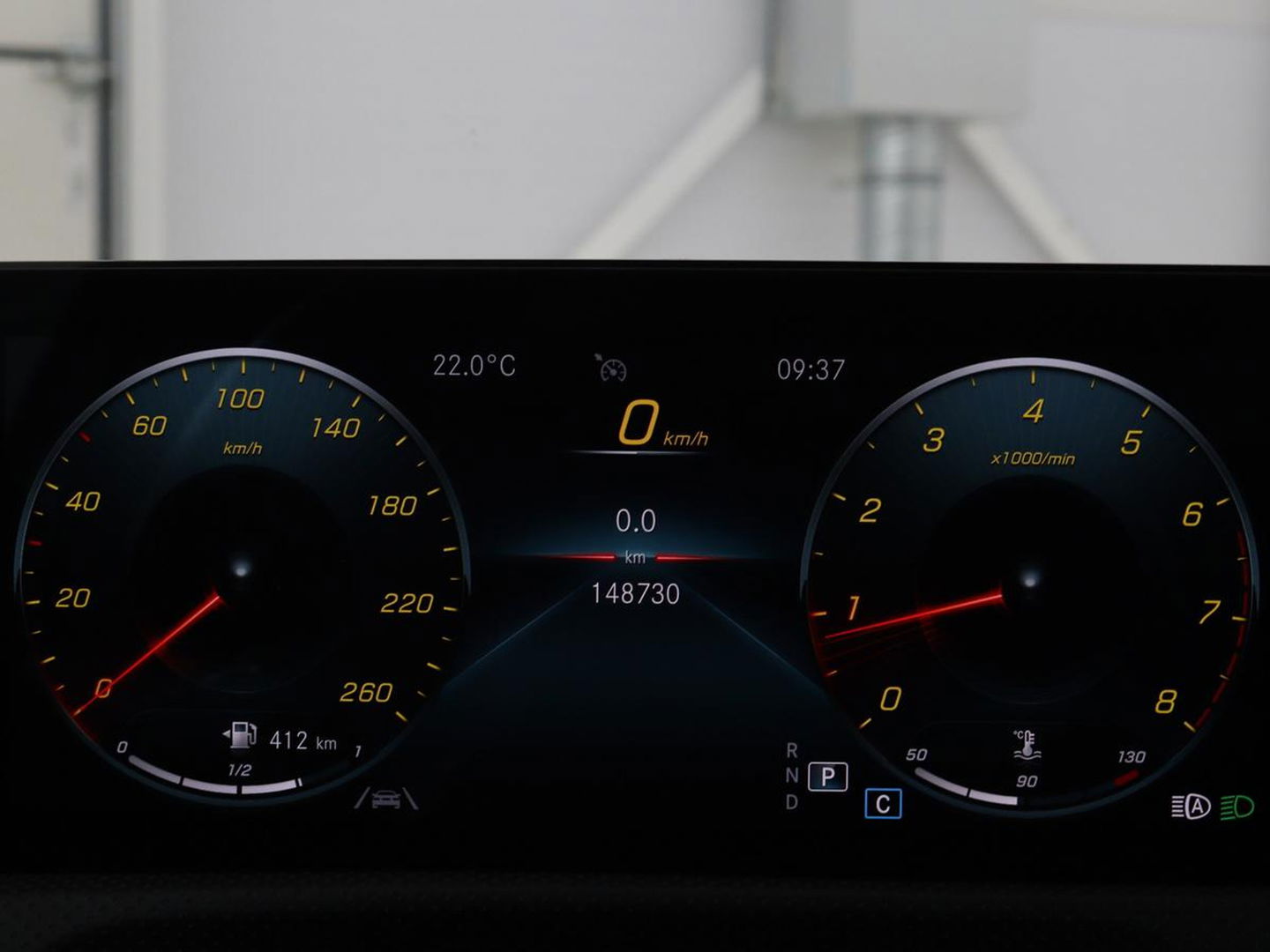 Mercedes-Benz A-Klasse 200 Business Solution AMG | Panoramadak | Stoelverwarming | Trekhaak | Matrix LED | Memory | Carplay | Keyless | Camera | Sfeerverlichting | Leder/Alcantara | Park Assist