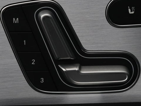 Mercedes-Benz A-Klasse 200 Business Solution AMG | Panoramadak | Stoelverwarming | Trekhaak | Matrix LED | Memory | Carplay | Keyless | Camera | Sfeerverlichting | Leder/Alcantara | Park Assist