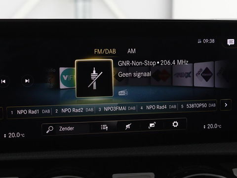 Mercedes-Benz A-Klasse 200 Business Solution AMG | Panoramadak | Stoelverwarming | Trekhaak | Matrix LED | Memory | Carplay | Keyless | Camera | Sfeerverlichting | Leder/Alcantara | Park Assist