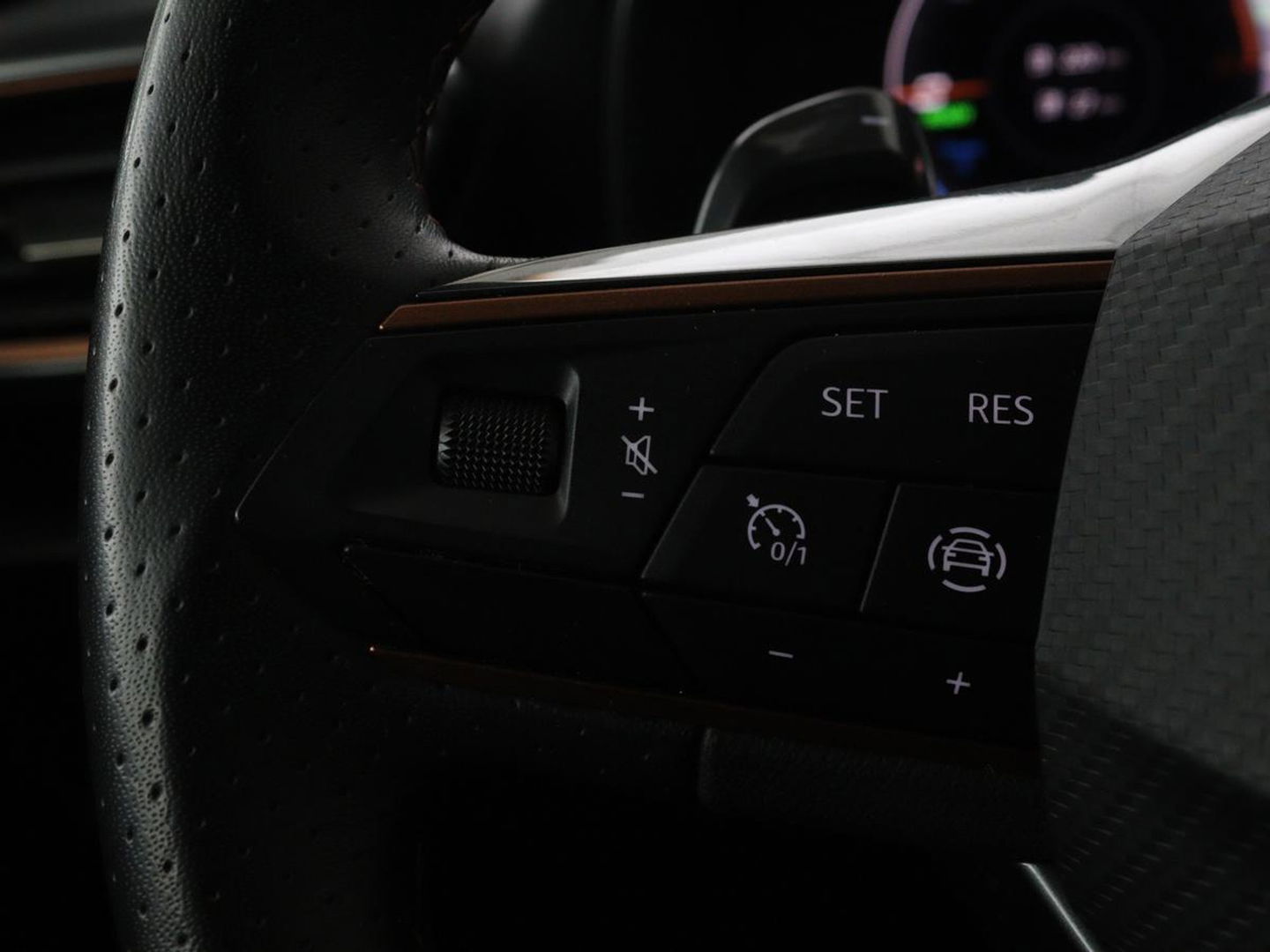 CUPRA Leon 1.4 e-Hybrid | Carplay | Stuurverwarming | Navigatie | Sfeerverlichting | Full LED | Keyless | Sportstoelen | Parkeerhulp | PHEV