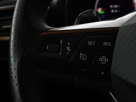 CUPRA Leon 1.4 e-Hybrid | Carplay | Stuurverwarming | Navigatie | Sfeerverlichting | Full LED | Keyless | Sportstoelen | Parkeerhulp | PHEV