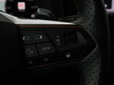 CUPRA Leon 1.4 e-Hybrid | Carplay | Stuurverwarming | Navigatie | Sfeerverlichting | Full LED | Keyless | Sportstoelen | Parkeerhulp | PHEV