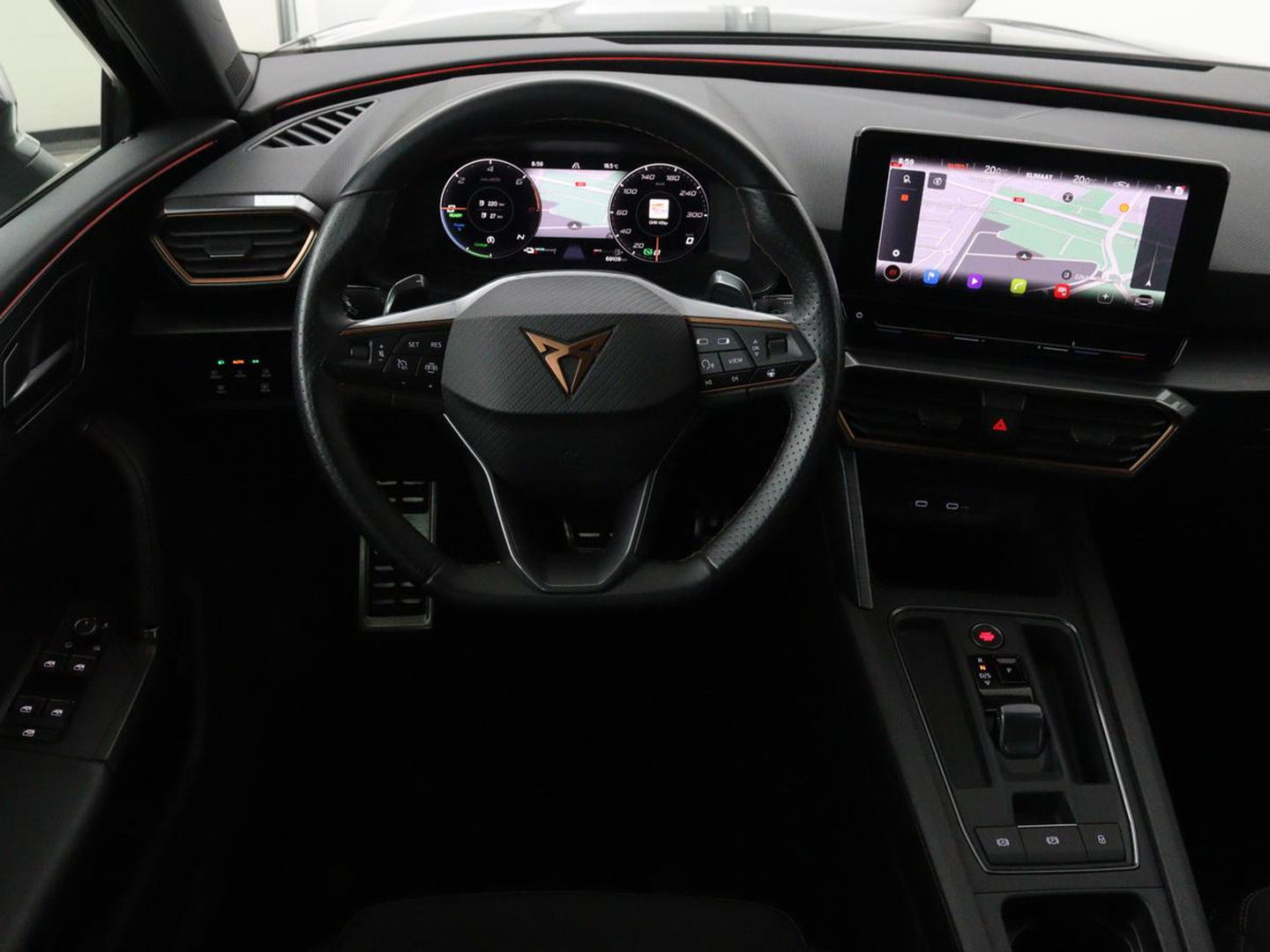 CUPRA Leon 1.4 e-Hybrid | Carplay | Stuurverwarming | Navigatie | Sfeerverlichting | Full LED | Keyless | Sportstoelen | Parkeerhulp | PHEV