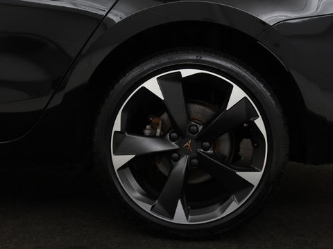 CUPRA Leon 1.4 e-Hybrid | Carplay | Stuurverwarming | Navigatie | Sfeerverlichting | Full LED | Keyless | Sportstoelen | Parkeerhulp | PHEV