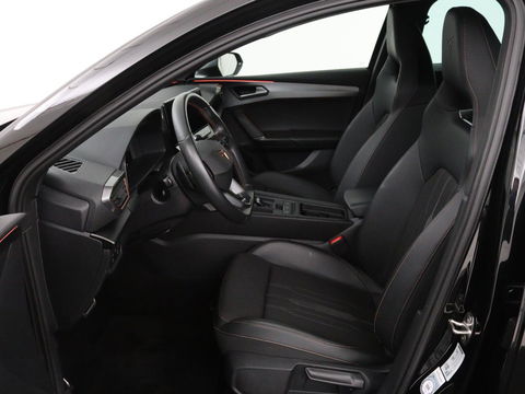 CUPRA Leon 1.4 e-Hybrid | Carplay | Stuurverwarming | Navigatie | Sfeerverlichting | Full LED | Keyless | Sportstoelen | Parkeerhulp | PHEV