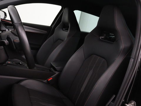 CUPRA Leon 1.4 e-Hybrid | Carplay | Stuurverwarming | Navigatie | Sfeerverlichting | Full LED | Keyless | Sportstoelen | Parkeerhulp | PHEV