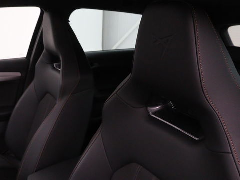 CUPRA Leon 1.4 e-Hybrid | Carplay | Stuurverwarming | Navigatie | Sfeerverlichting | Full LED | Keyless | Sportstoelen | Parkeerhulp | PHEV