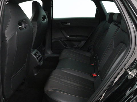 CUPRA Leon 1.4 e-Hybrid | Carplay | Stuurverwarming | Navigatie | Sfeerverlichting | Full LED | Keyless | Sportstoelen | Parkeerhulp | PHEV