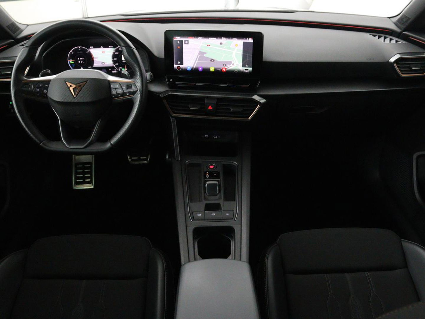 CUPRA Leon 1.4 e-Hybrid | Carplay | Stuurverwarming | Navigatie | Sfeerverlichting | Full LED | Keyless | Sportstoelen | Parkeerhulp | PHEV